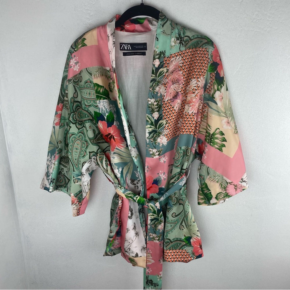 Zara Women's Vibrant Floral Kimono Robe